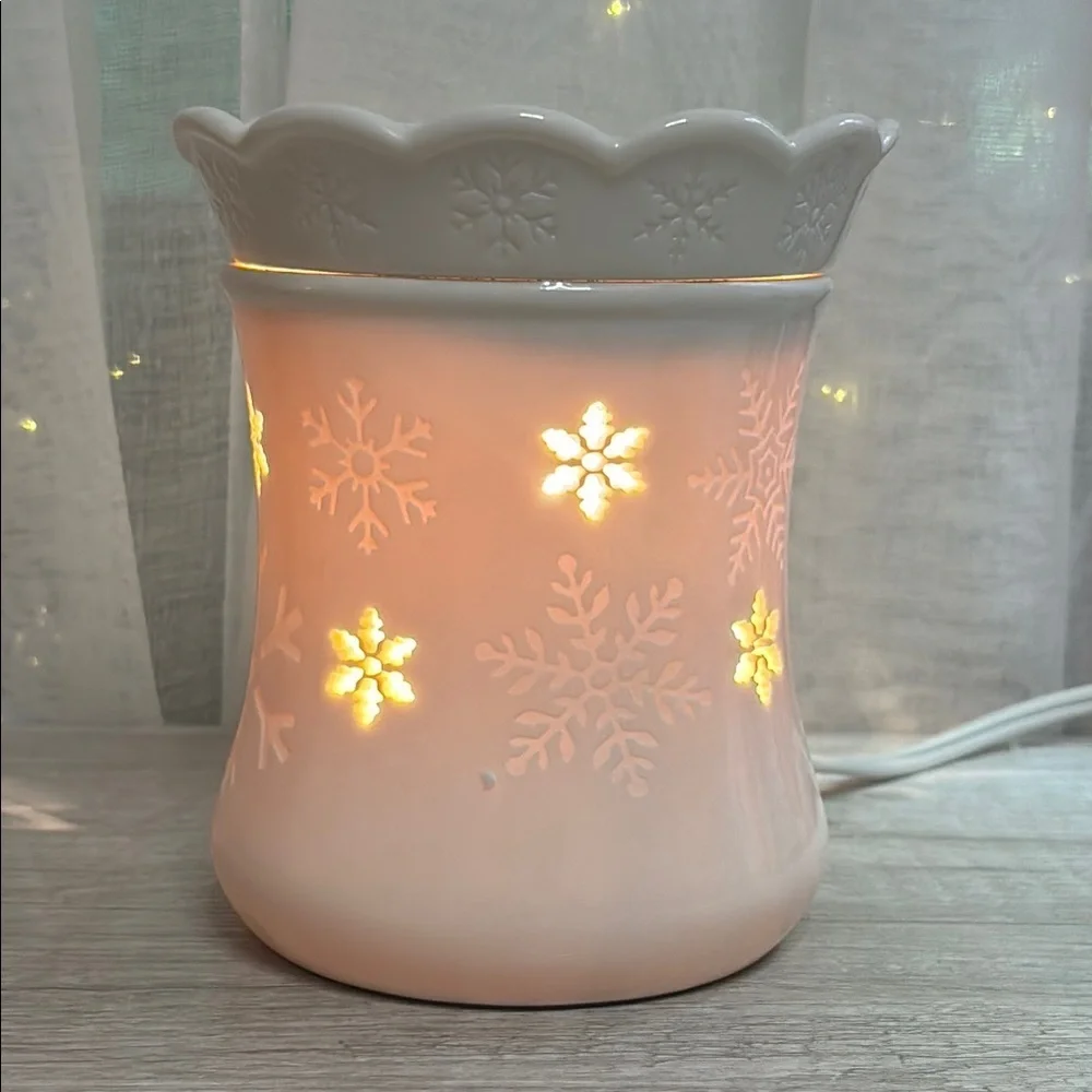 Scentsy White Accent Candle Holder “Blizzard”